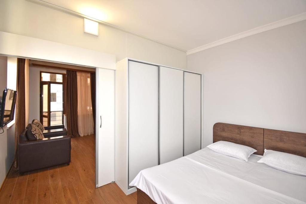 74/3New Building In The Center Of The Capital Apartment Yerevan Ngoại thất bức ảnh