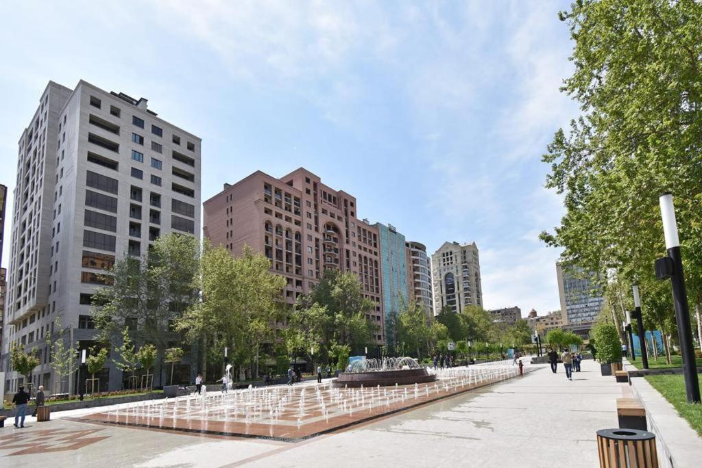 74/3New Building In The Center Of The Capital Apartment Yerevan Ngoại thất bức ảnh