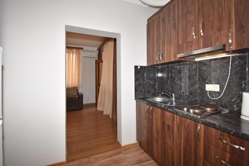 74/3New Building In The Center Of The Capital Apartment Yerevan Ngoại thất bức ảnh