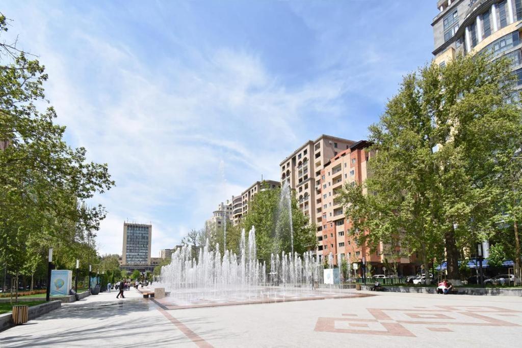 74/3New Building In The Center Of The Capital Apartment Yerevan Ngoại thất bức ảnh