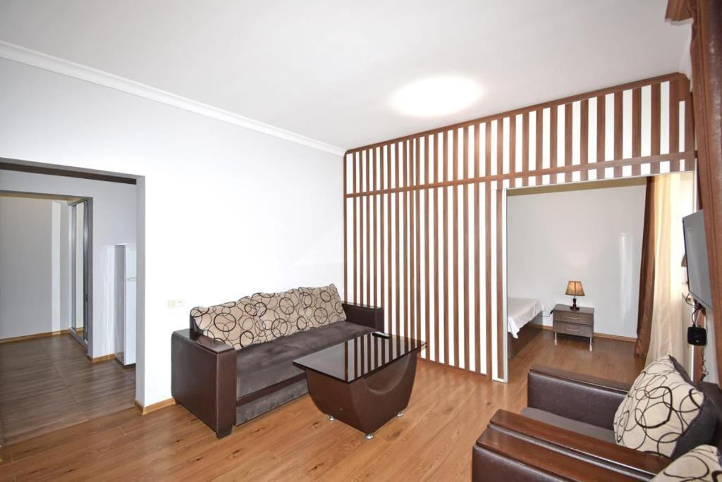 74/3New Building In The Center Of The Capital Apartment Yerevan Ngoại thất bức ảnh