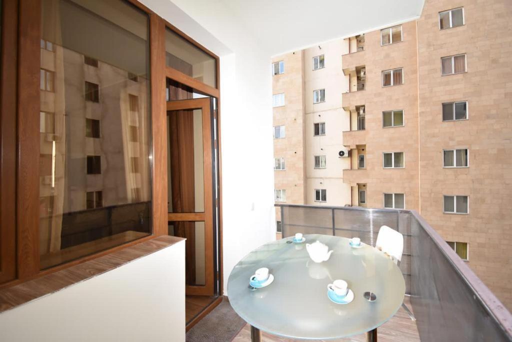 74/3New Building In The Center Of The Capital Apartment Yerevan Ngoại thất bức ảnh