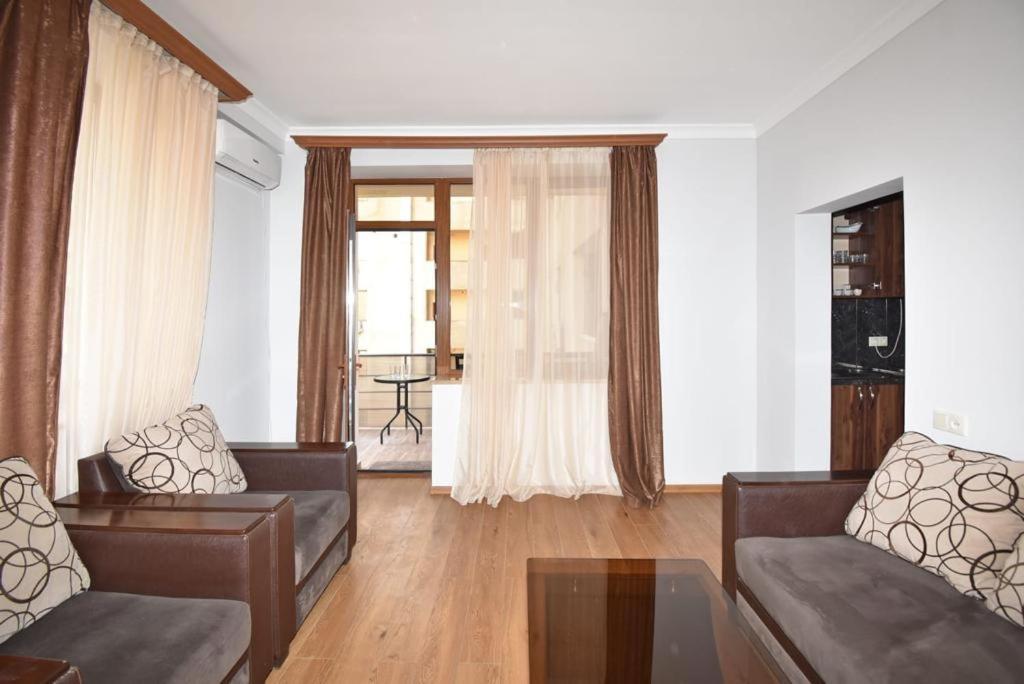 74/3New Building In The Center Of The Capital Apartment Yerevan Ngoại thất bức ảnh